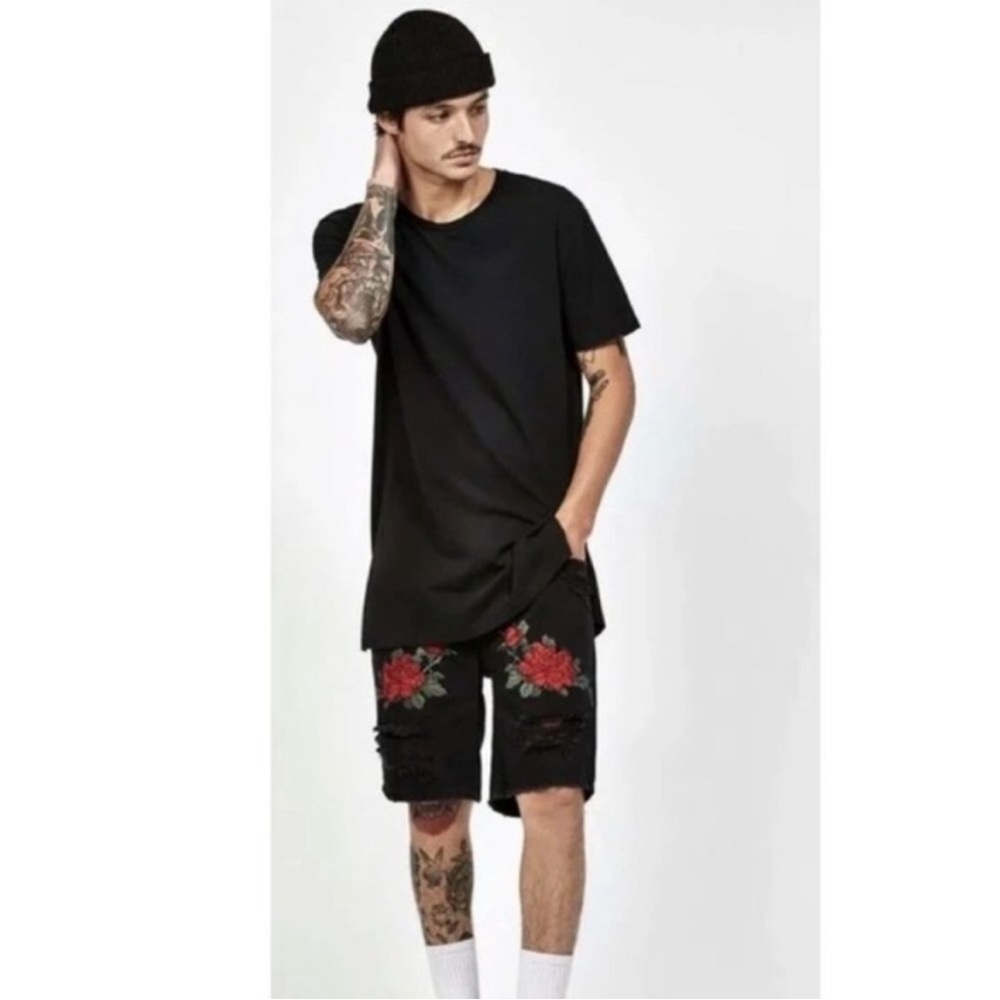PacSun Men’s Roses Floral Distressed Black denim Shorts. Grunge. Streetwear. 31 - Picture 1 of 14